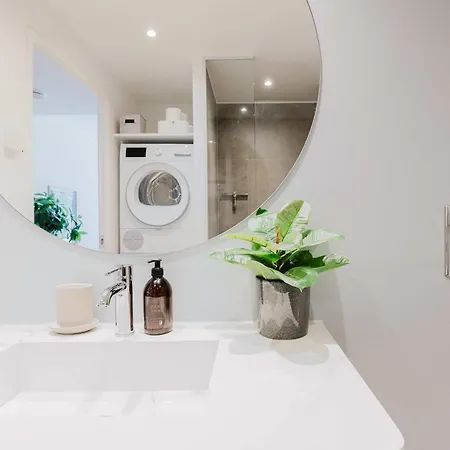 Luxury With Harbor Views Apartmán