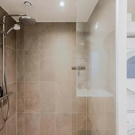 Luxury With Harbor Views Apartmán