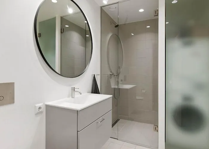 Luxury With Harbor Views *